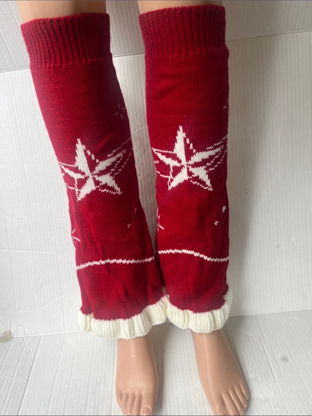 Red Lace-Up Knee-High Knit Leg Warmers with White Ribbon - Picture 9 of 10